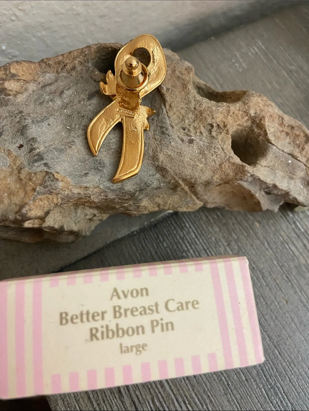 Vintage Avon Enameled Gold Tone Breast Cancer Awareness Rose Pin
